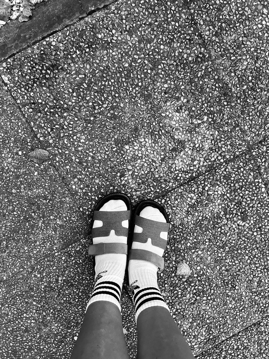 Raga dovete trovarvi un ragazzo che quando uscite così non batte ciglio 🙂‍↕️