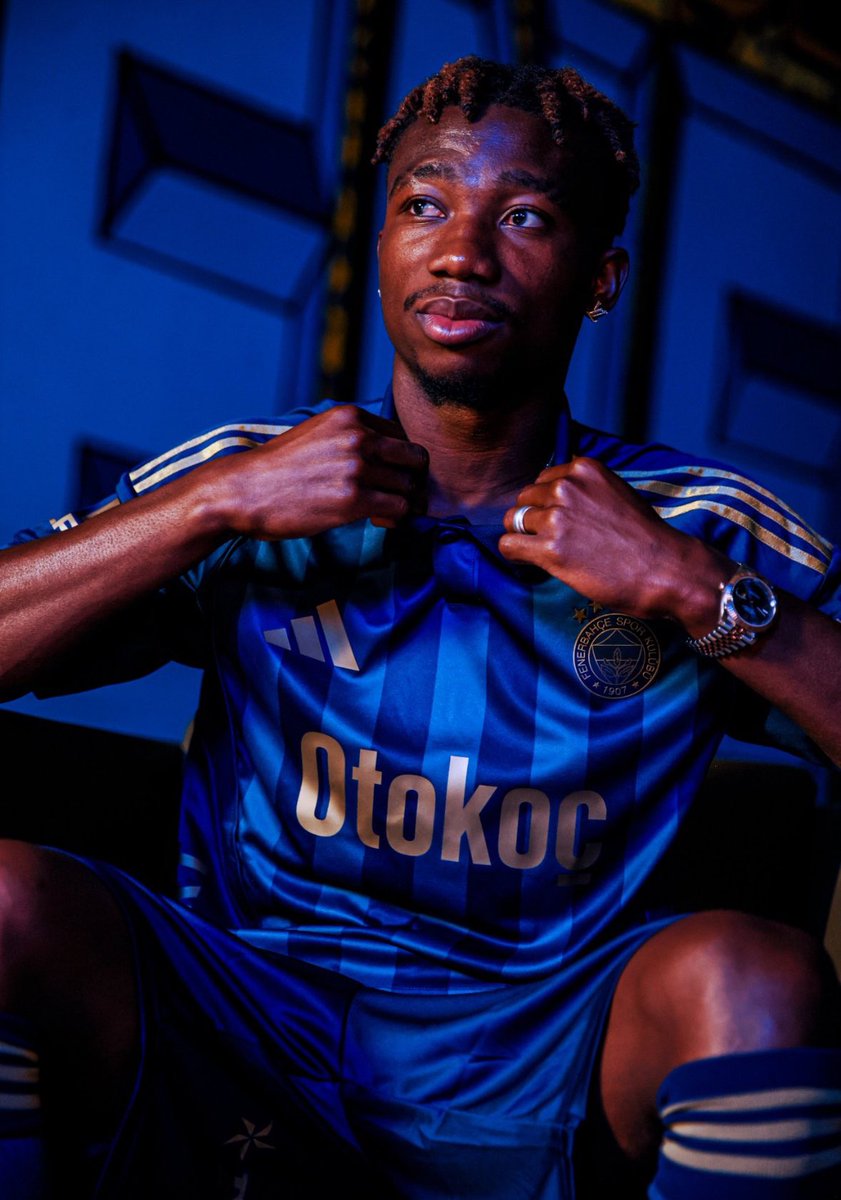 FENERBAHÇE futbolcusu nenenin giydiği saatin markası nedir