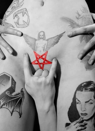 Knivez_Out's tweet photo. @horrorsthetics 🧛‍♀️.🤘🏻.🖤. https://t.co/IwpseD72qq