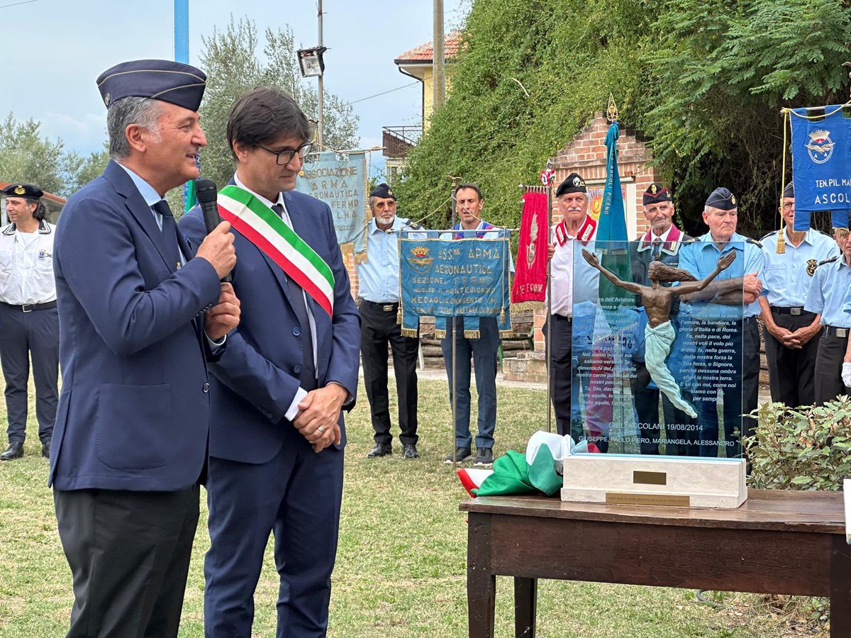 ItalianAirForce's tweet photo. Oggi nella Chiesa di Gimigliano di Venarotta (AP) commemorati i Maggiori Mariangela Valentini, Paolo Piero Franzese, Giuseppe Palminteri e Alessandro Dotto che il 19.08.2014 persero la vita in un tragico incidente di volo, con 2 velivoli Tornado.
Il loro ricordo é vivo e immutato https://t.co/fLvn0m0Ztf