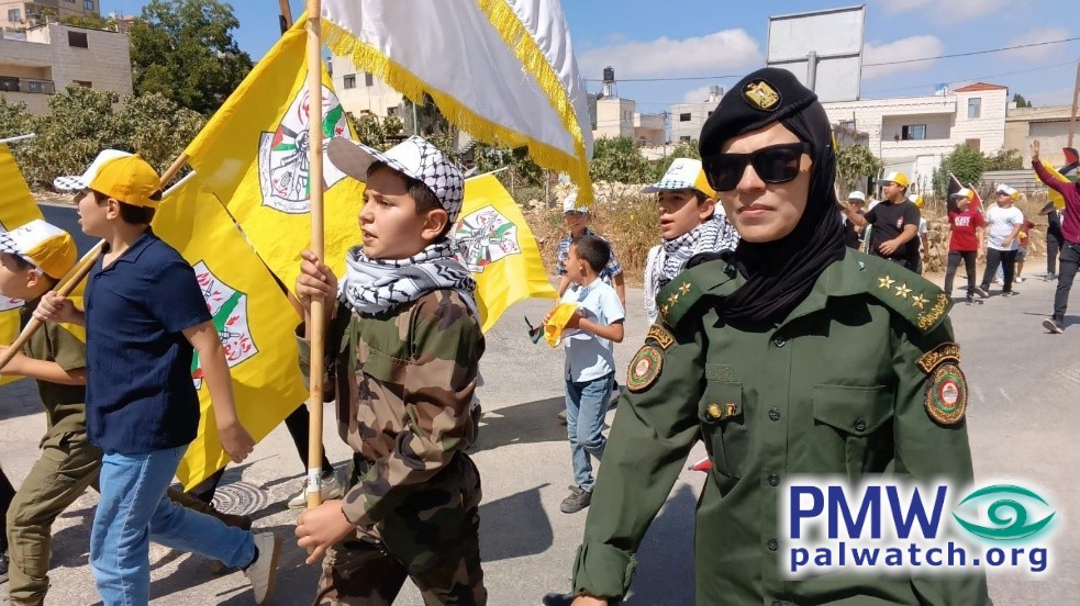 🚨 @PALWATCH UNCOVERS CHILD SOLDIER FACTOR UNDER THE "MODERATE" FATAH PARTY

While kids worldwide spend summers at sports camps, Fatah runs a “Fatah Army” camp in Nablus — 200+ boys &amp; girls in military uniforms, drilled by PA Security Forces with assault rifles.

The goal? 👉