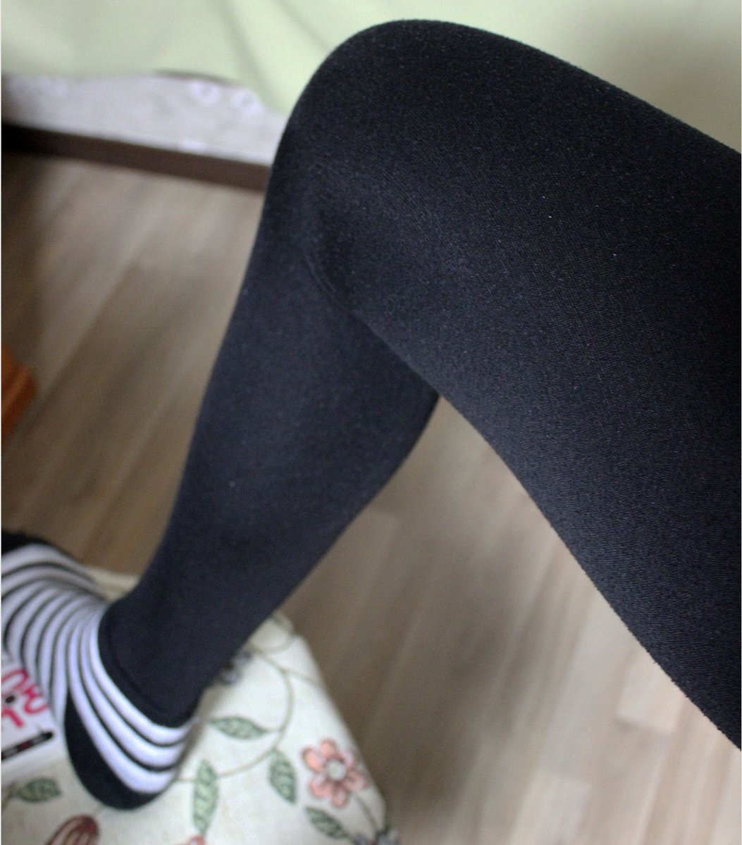 HanaWrap's tweet photo. Opaque pantyhose #pantyhose #tights https://t.co/PP5sTQxG50