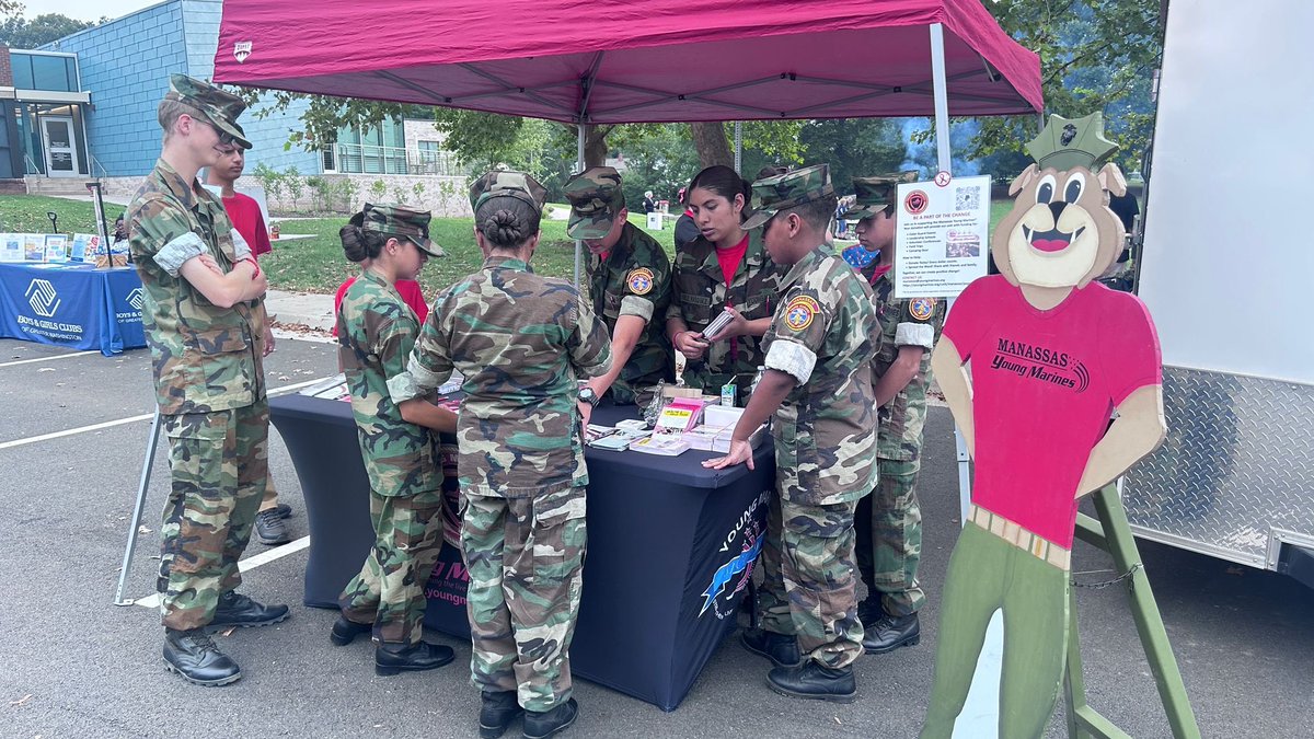 Community fun in Manassas, VA! 🚨 The Manassas Young Marines had a blast at Manassas Night Out—meeting neighbors, connecting with the community, and hosting a push-up challenge. 💪 The night was filled with teamwork while sharing what our program is all about! 🇺🇸✨ #YoungMarines