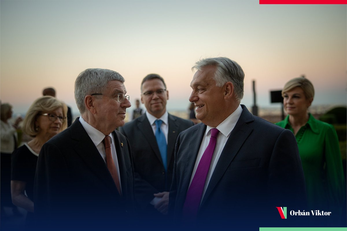 🏅 Today, we presented the Grand Cross of the Hungarian Order of Merit to Mr. Thomas Bach, former President of the International Olympic Committee, at the Sándor Palace in Budapest. We honour his unwavering commitment to keeping sport above politics, defending the Olympic spirit,