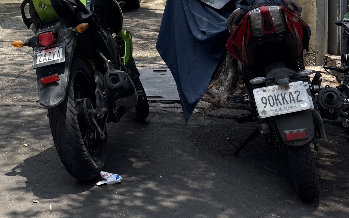 Berof_'s tweet photo. @OVIALCDMX @C5_CDMX @UCS_GCDMX @SSC_CDMX @LaSEMOVI Hola me pueden ayudar con un tránsito y grúa para quitar motos enfrente de acceso. Pesado 49, Col. Buenavista, 06350 https://t.co/PUWsZG4xzJ
