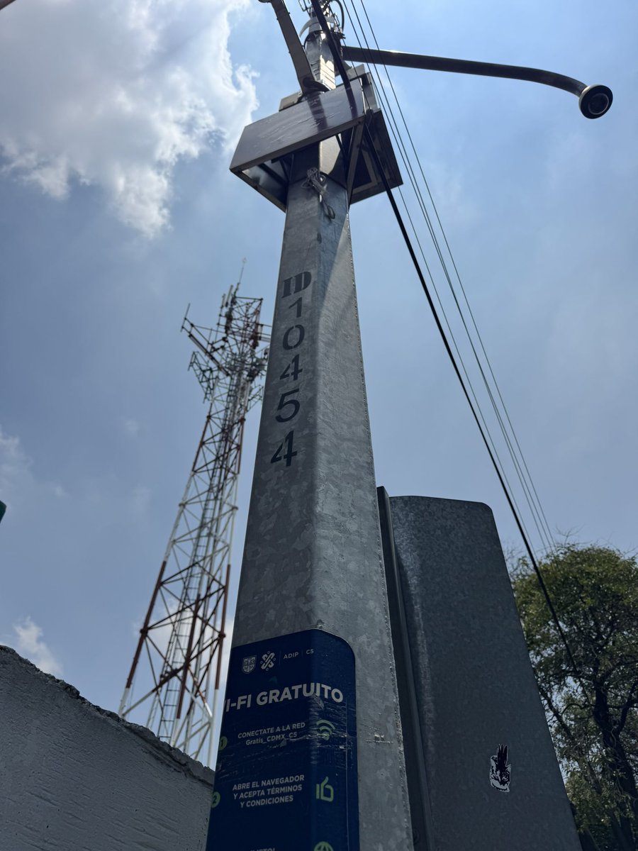 Berof_'s tweet photo. @OVIALCDMX @C5_CDMX @UCS_GCDMX @SSC_CDMX @LaSEMOVI Hola me pueden ayudar con un tránsito y grúa para quitar motos enfrente de acceso. Pesado 49, Col. Buenavista, 06350 https://t.co/PUWsZG4xzJ