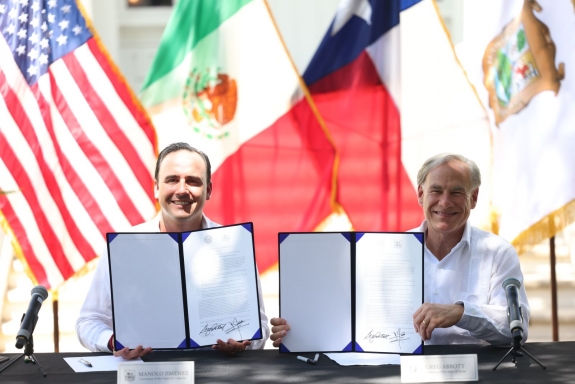 19 de agosto de 2024.- En el marco de las celebraciones del bicentenario de la creación del Estado de #Coahuila y Tejas, en Austin se reúnen el Gobernador de Coahuila, Manolo Jiménez Salinas, y el Gobernador de Texas, Greg Abbott; suscriben acuerdo para fortalecer entre ambos