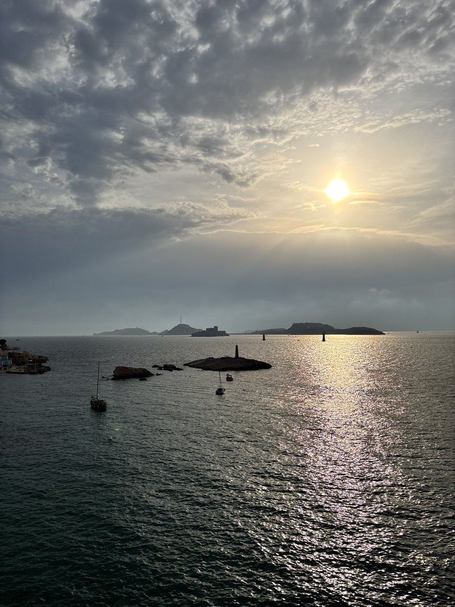 boa tarde, Brasil. 
bonsoir, France.