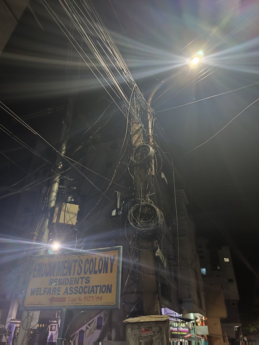srikanthyadav20's tweet photo. Dear @revanth_anumula @tgspdcl  @GHMCOnline @HMWSSBOnline wires falling on road pl check improper wires Ramanthapur near cardinal school please provide line man to check the place https://t.co/nAcBnZPxx4