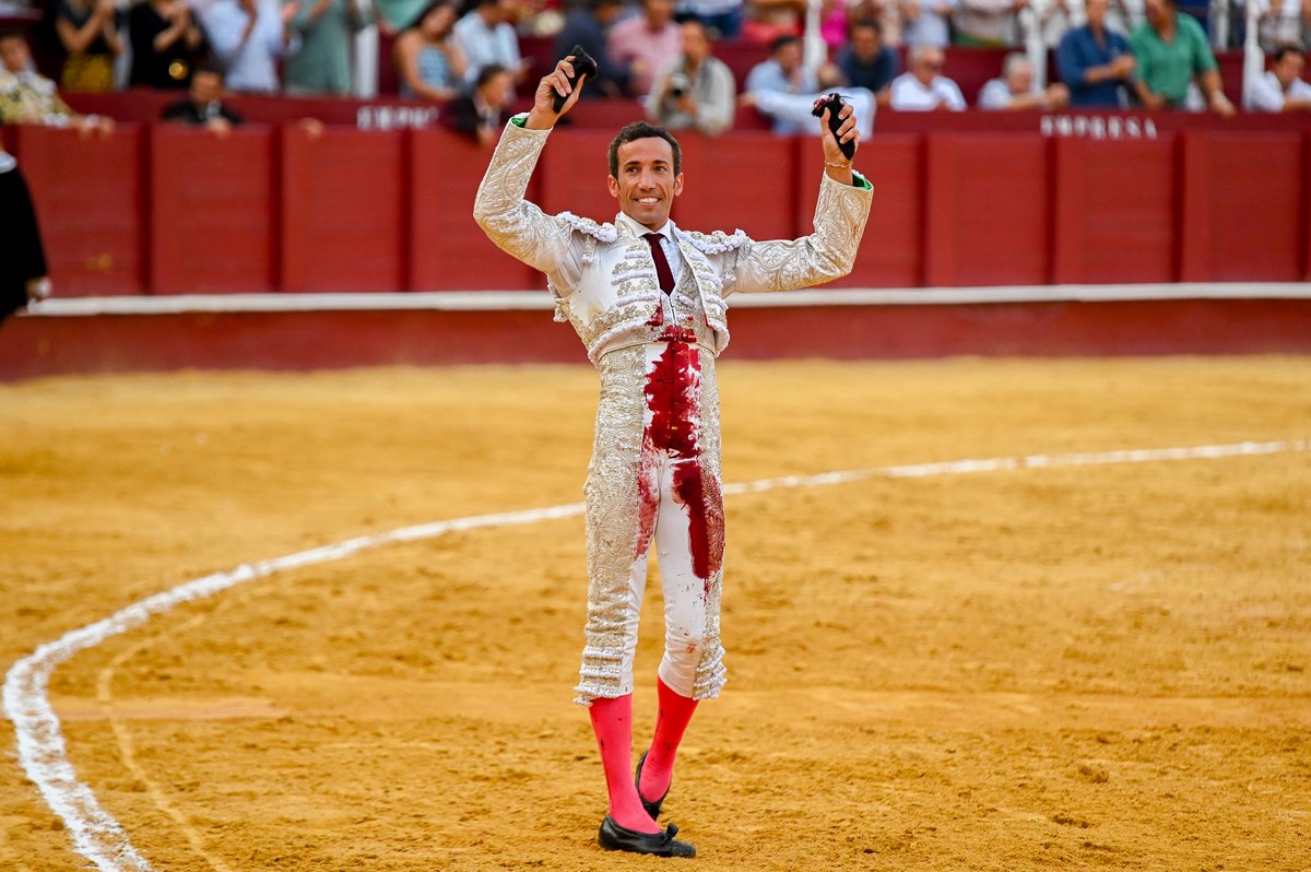 📍 𝐌𝐚́𝐥𝐚𝐠𝐚

Dos orejas para David de Miranda con “Enamorado” nº 163 de <a href="/PRGtoros/">Victoriano del Río</a> 

#DeMiranda25