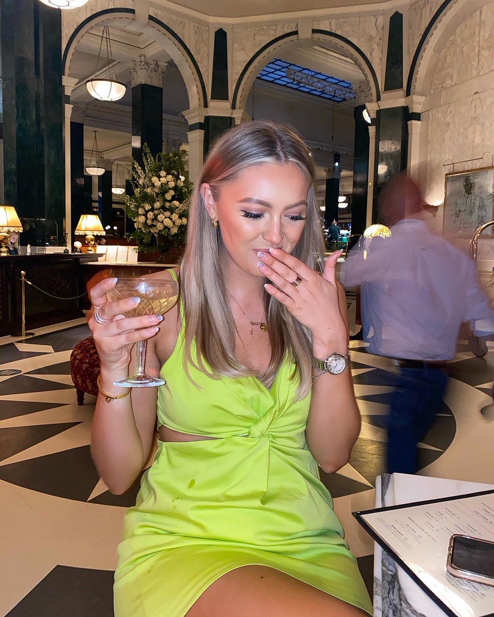 Angela144Angela's tweet photo. When you go out somewhere nice and you find a 10/10 that turns out to make you almost choke on your drink *spots water on my skirt* 🤣😭🍾🥂✨ (skirt @zara ) Miss this night ✨✨ https://t.co/n2X8wfvUOV