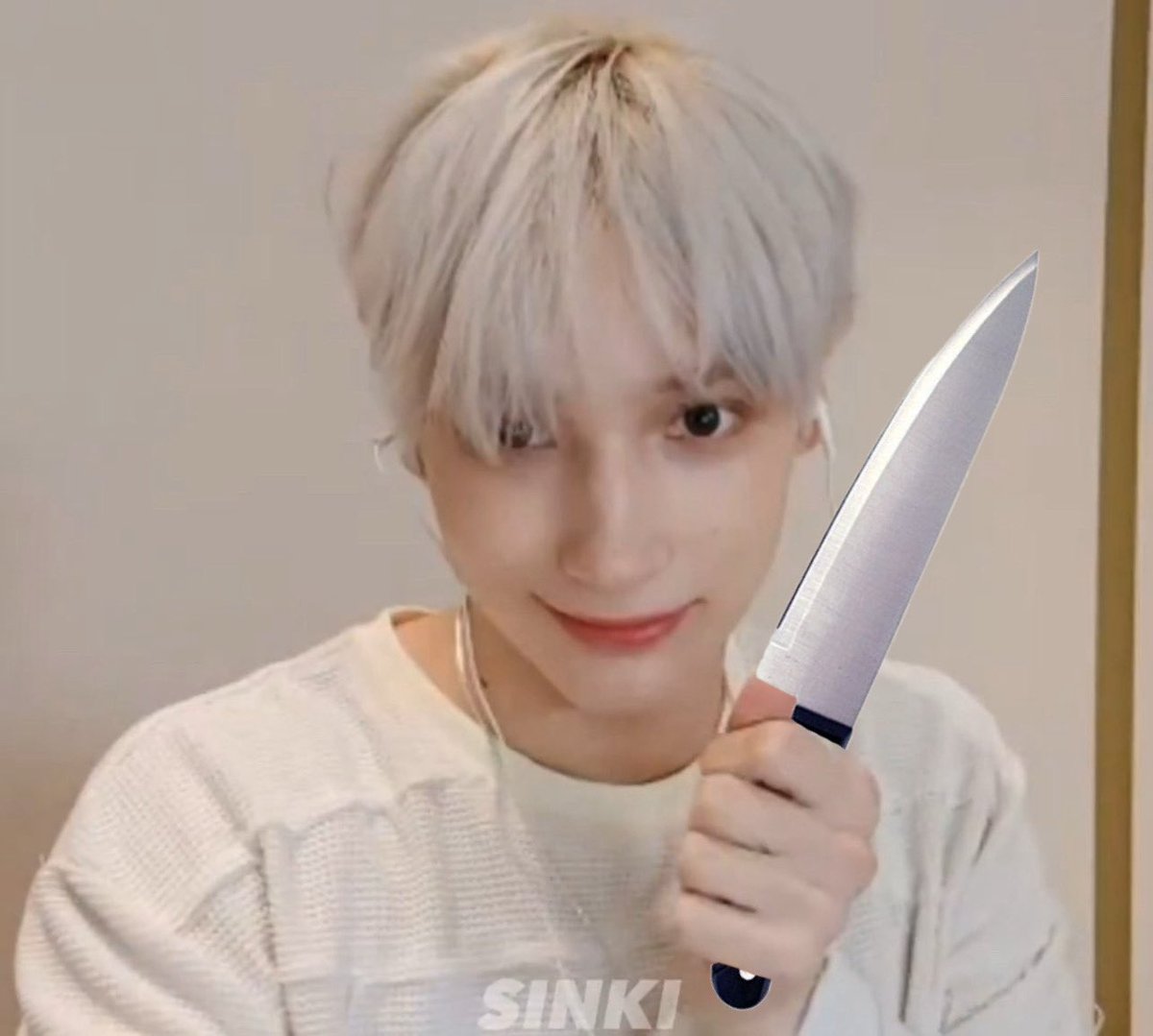 I LOVE THESE TXT KNIFE MEME EDITS SO MUCH JSHAHADNSN