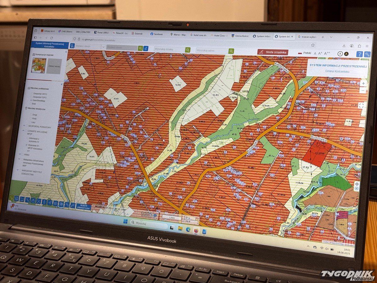 To będzie zamurowane Kościelisko. Nowy plan zagospodarowania, który jutro ma być przegłosowany zupełnie zmienia tę wieś. Znikają zielone tereny. Nawet trasy narciarskie na Chotarzu są zagrożone. Bez społecznego sprzeciwu przeczytajcie co nas tu czeka 24tp.pl/n/132748