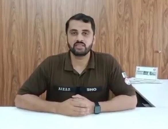 اس لعنتی کا نام SHO اعزاز ہے یہ عمران خان کی بہنیں اور کارکنوں کو  ماں بہن کی گالیاں دیتا رہا