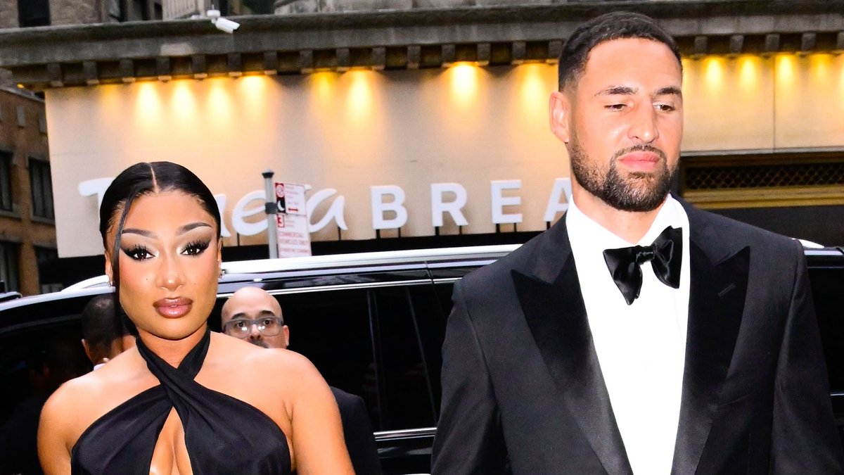 ComplexMusic's tweet photo. Klay Thompson loves Megan Thee Stallion's catfish and spaghetti, calling it "the best." Details: https://t.co/WH1GDr7YKj https://t.co/F17W2iccEe