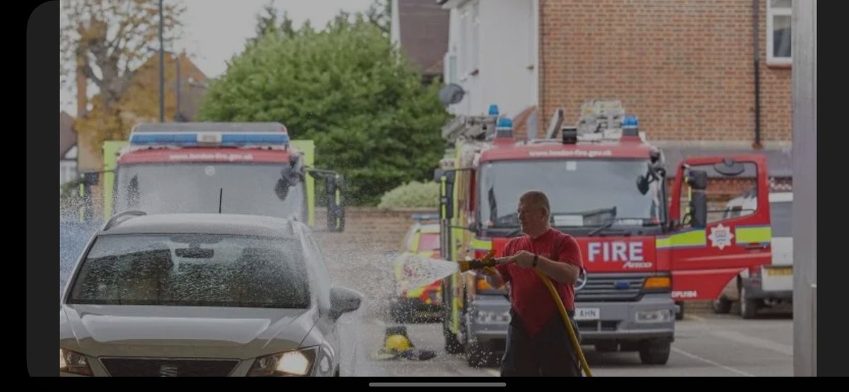 Hello Residents of Croydon!  Firefighters 🚒  at Woosdide are holding a Charity Car wash this Sunday to help raise money for the Firefighters Charity.  Make your car sparkle this summer and come along!
Woodside Fire Station Croydon.
This Sunday 24th August 12:00 - 16:00