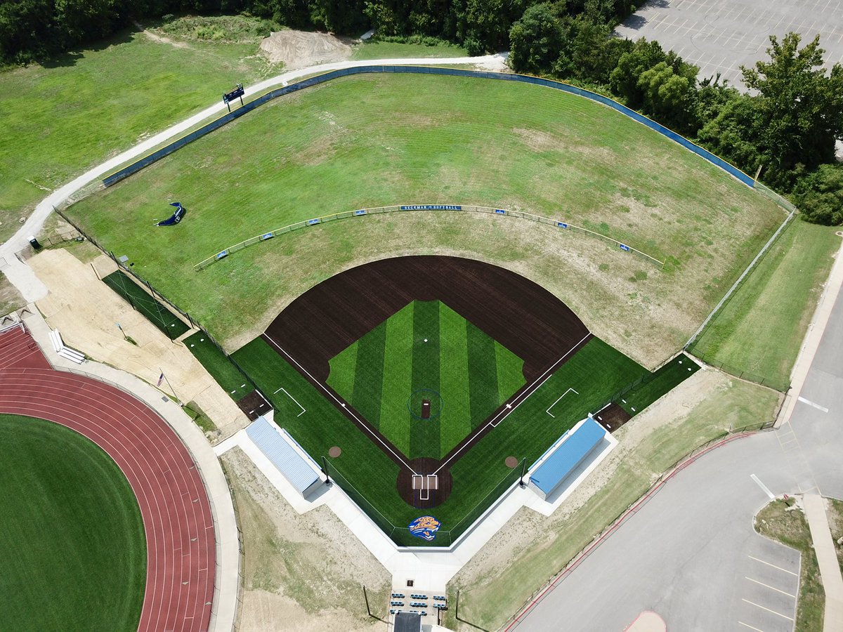 TeamATGSPORTS's tweet image. Wow!!! Seckman HS is ready to play ball this fall. New turf, dugouts, backstop/netting, and batting cage.
⚾️🥎#RamTurf #SyntheticTurf
@SeckmanHigh @JaguarAthletics @FoxC6Schools