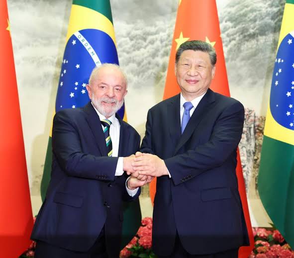 World_Affairs11's tweet photo. BREAKING:

China says Brazil is the most important country to China, citing good relations between them. https://t.co/rbLl8OxQ7w