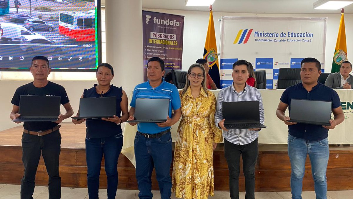 EducacionZ2_Ec's tweet image. [NAPO] La coordinadora Zonal de Educación 2, Daniela Pinargote, firmó un acuerdo con FUNDEFA para fortalecer la educación.

Además, entregó 16 computadoras a los docentes con el objetivo de contribuir al cierre de brecha digital en el sistema educativo. 💻

#ElNuevoEcuador