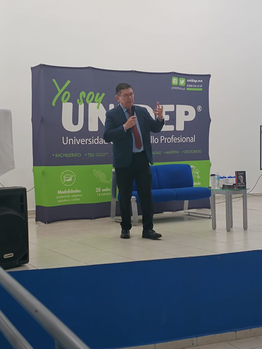 luisnunez64's tweet photo. Gracias maestro @calvinvalenzuelasuilo y @unidepoficial por la invitación a impartir conferencia sobre IA basada en mi libro "IA, disrupción e innovación en México". La UCAN presente en los mejores eventos. @seguidores @destacar https://t.co/yqvKlBZEp1
