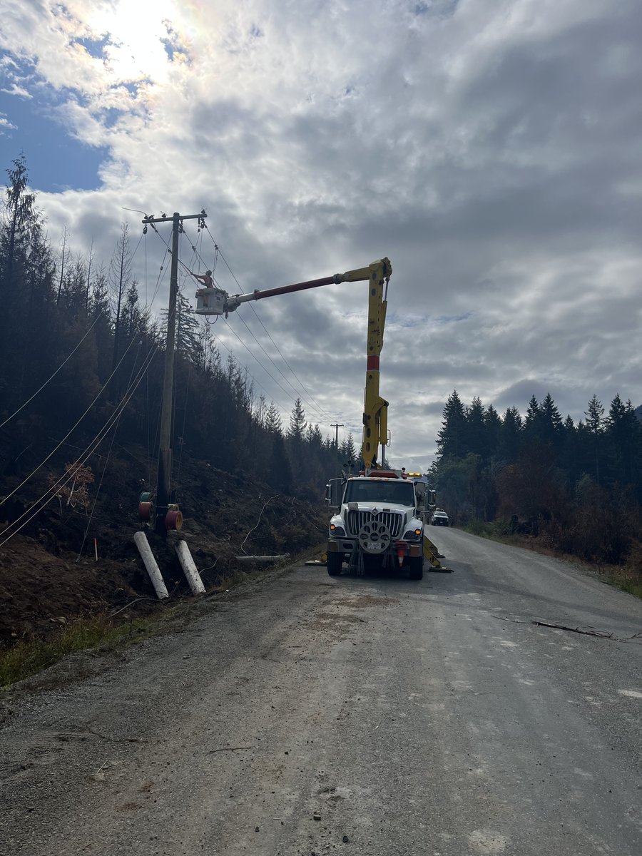 Crews are making steady progress restoring infrastructure destroyed by the Mount Underwood wildfire near #PortAlberni. So far, 15 power poles have been rebuilt with power lines restrung and 30 more are installed and prepped for wire and hardware installation. We’re aiming to