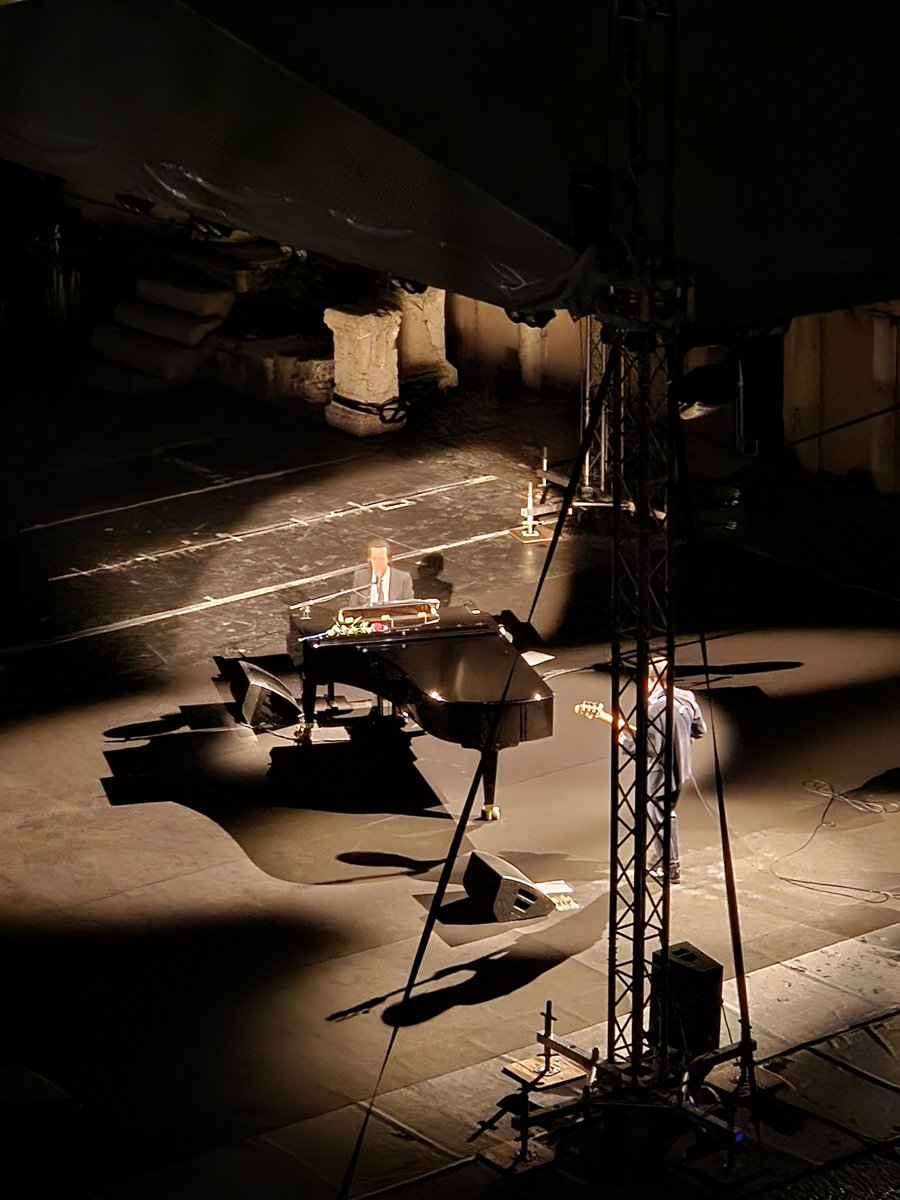 Nick Cave sings Leonard Cohen