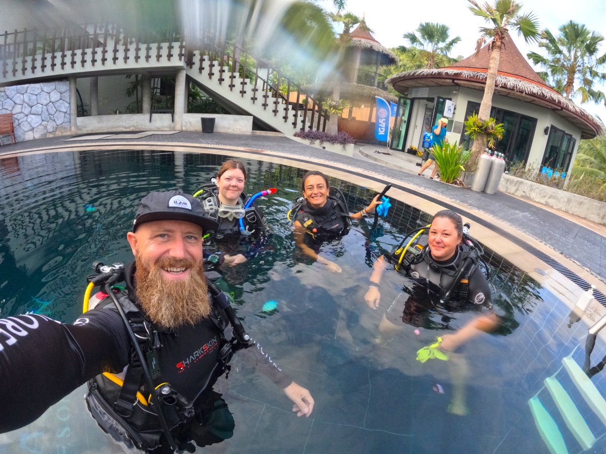 Final confined water exercises for our instructor candidates, who begin their PADI Instructor Exams today! blackturtledive.com/padi-pro-level… #Career #Instructor #PADI #KohTao #Pool #Professional