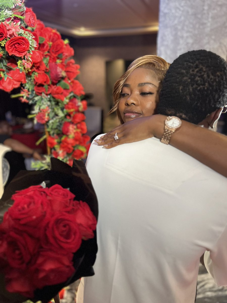 Nahzzyfine's tweet image. And it turned out absolutely beautiful!🤭❤️

Congratulations to the latest couple🥹❤️

For your events and video coverage, feel free to reach out to us via Instagram at Chi.Obi or here on X @Nahzzyfine 

#LoveStoryUnfolds #CaptureTheMoment #PerfectProposal