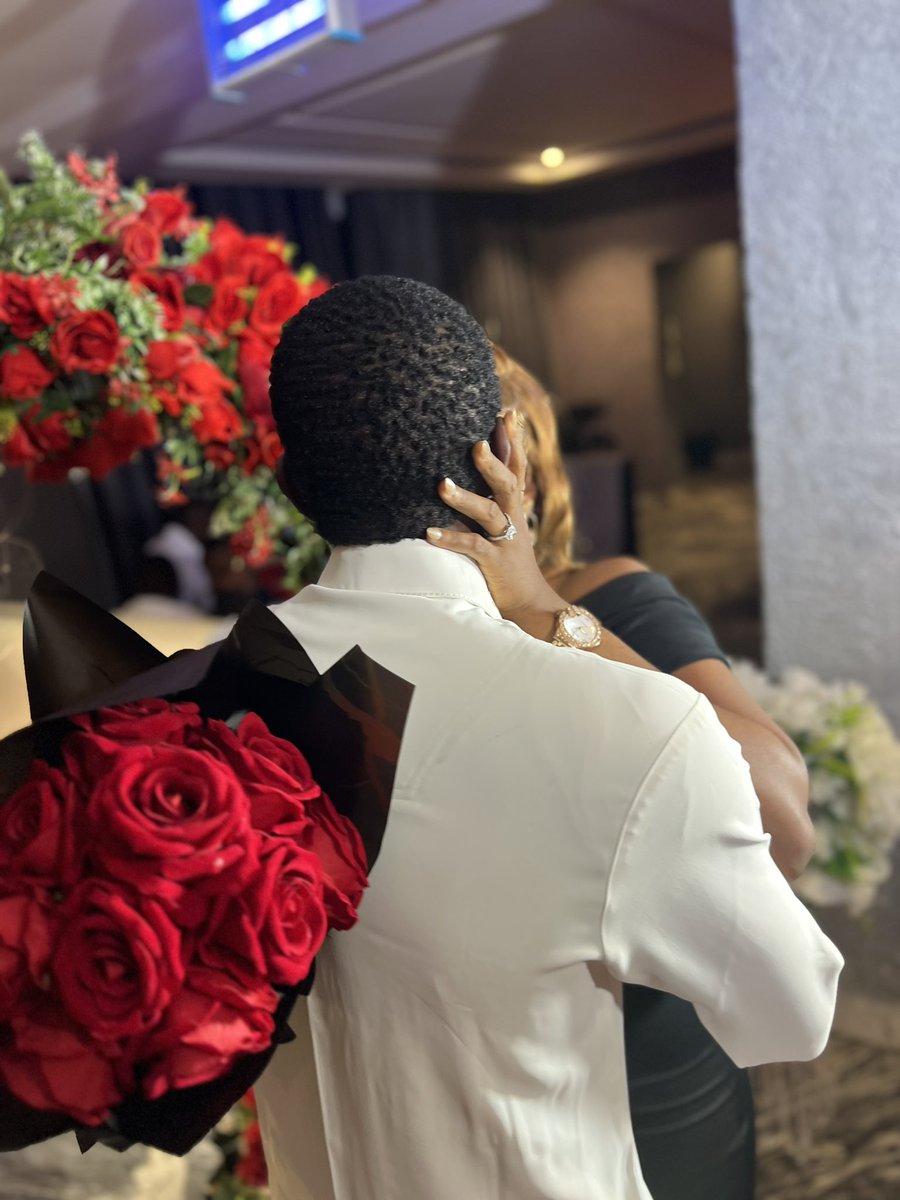 Nahzzyfine's tweet image. And it turned out absolutely beautiful!🤭❤️

Congratulations to the latest couple🥹❤️

For your events and video coverage, feel free to reach out to us via Instagram at Chi.Obi or here on X @Nahzzyfine 

#LoveStoryUnfolds #CaptureTheMoment #PerfectProposal
