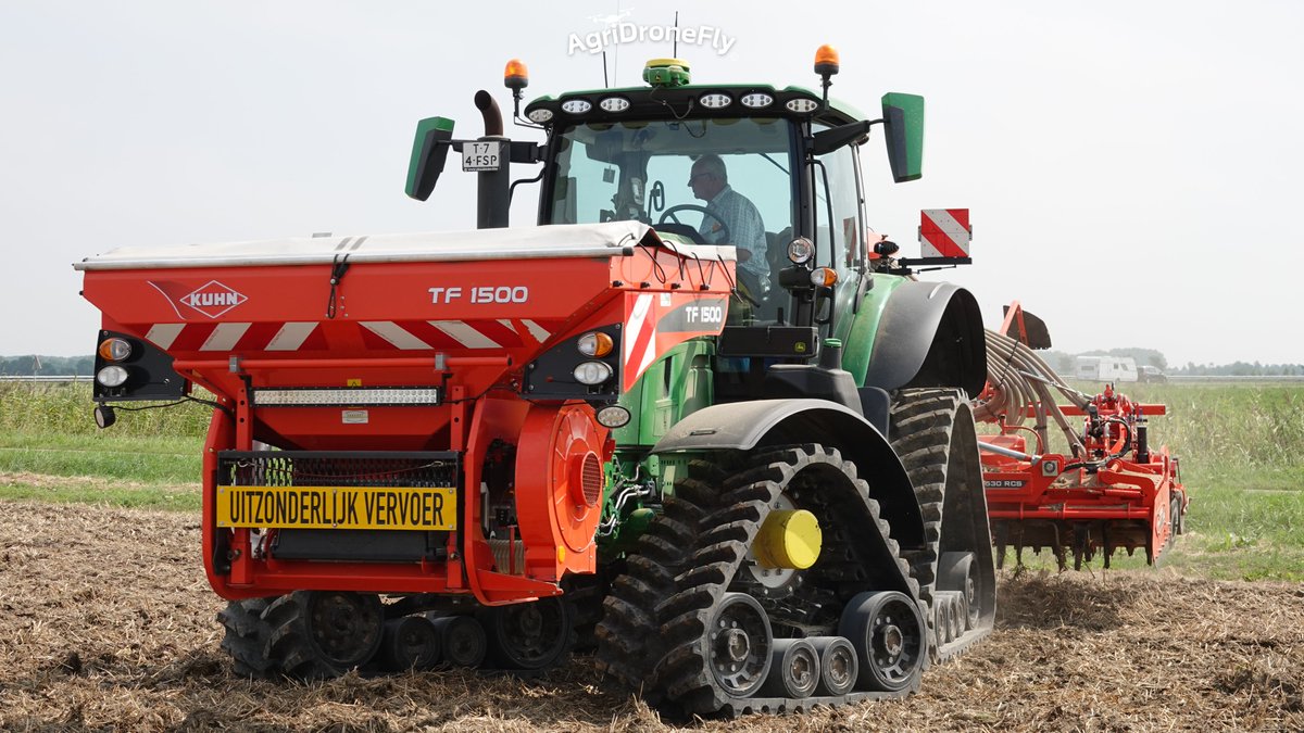 agridronefly's tweet photo. Partnership Timmermans sowing green manure with their John Deere 6R 215 on Soucy Tracks and Kuhn seed drill. First, the John Deere 6215R loosens the soil with the Vegniek Hunter 600 https://t.co/5tqe7dutkz