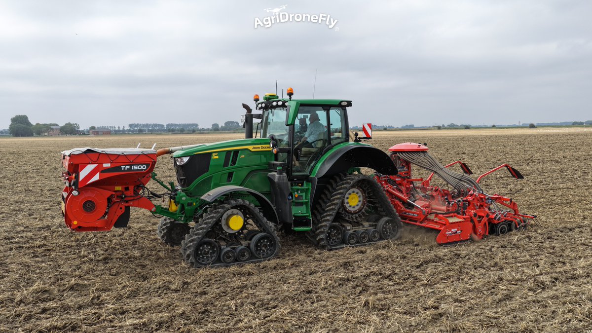 agridronefly's tweet photo. Partnership Timmermans sowing green manure with their John Deere 6R 215 on Soucy Tracks and Kuhn seed drill. First, the John Deere 6215R loosens the soil with the Vegniek Hunter 600 https://t.co/5tqe7dutkz