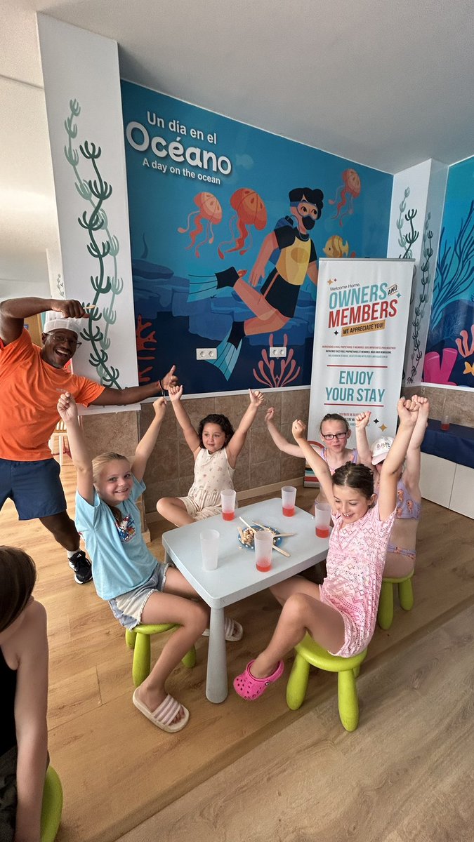 giselasbgoc's tweet photo. 🥔👩🍳 Little O&M chefs took over #SBGOC on Potato Day, cooking the best paponazo with Clipper the Canary Islands’ favorite fizz! 🥤💫 #MiniChefs @RichardHN1978 @Alicia_FBlach @EduTelleztellez @PriscilaGR6 @Miriam97541422 @Guacima53179587 @Virgini76062034 https://t.co/dVCSX49UI1