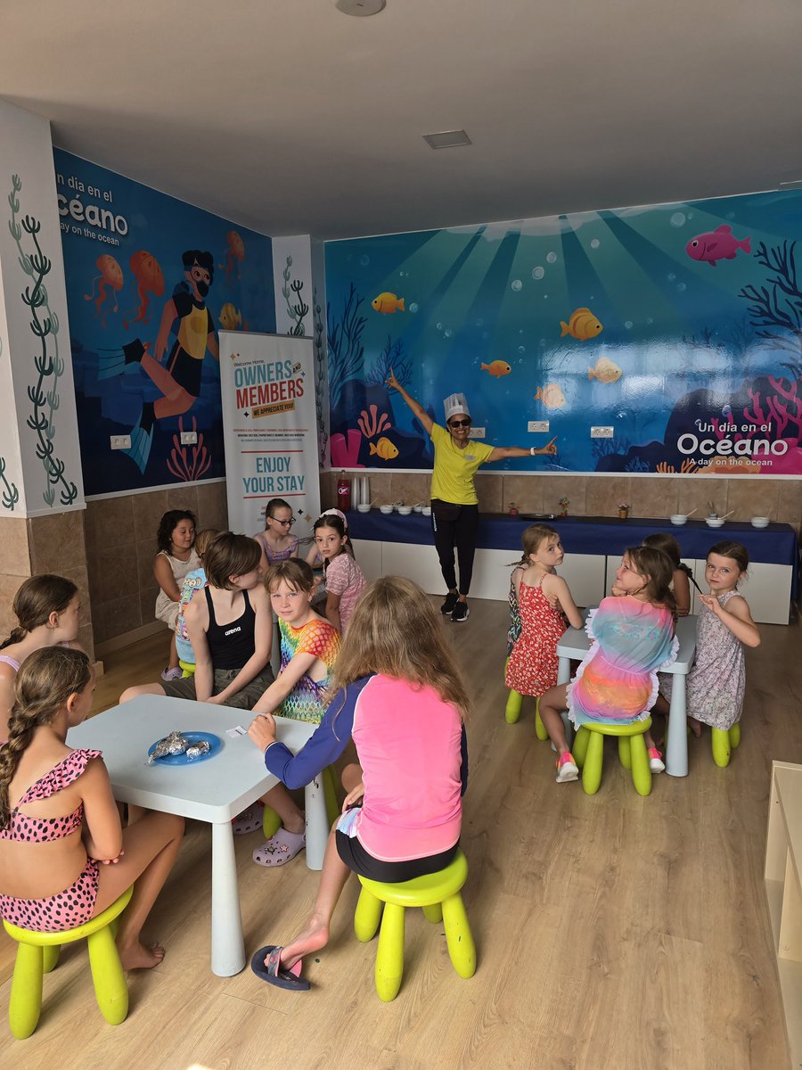 giselasbgoc's tweet photo. 🥔👩🍳 Little O&M chefs took over #SBGOC on Potato Day, cooking the best paponazo with Clipper the Canary Islands’ favorite fizz! 🥤💫 #MiniChefs @RichardHN1978 @Alicia_FBlach @EduTelleztellez @PriscilaGR6 @Miriam97541422 @Guacima53179587 @Virgini76062034 https://t.co/dVCSX49UI1