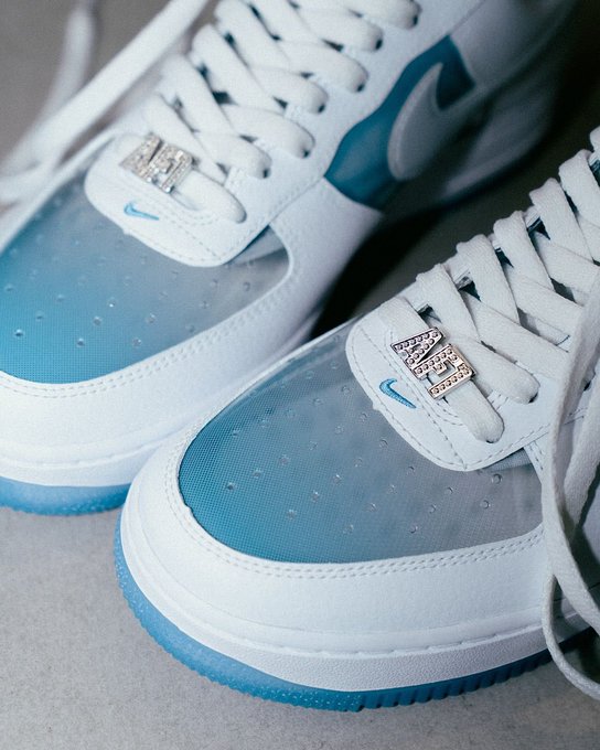 snkr_twitr's tweet photo. AD: Nike Air Force 1 'Invisible Woman 2.0'  

Revolve https://t.co/DfORZWlm9H
FWRD https://t.co/koUDOiA9WJ https://t.co/050hHLg9A6