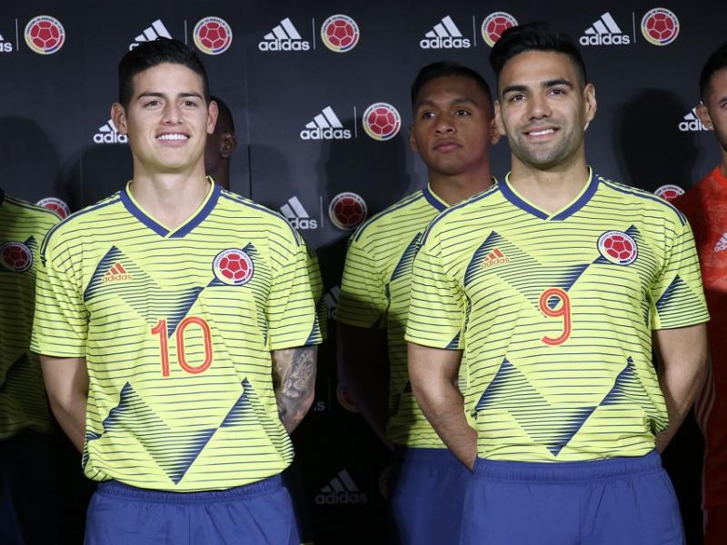 ElGolGarracol's tweet photo. Como olvidar la peor y mas fea camiseta que tuvo la selección Colombia. https://t.co/hTaS3ldvRm