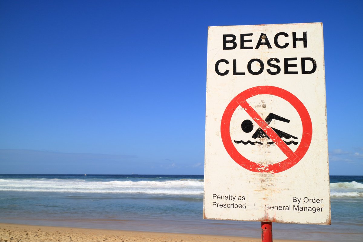 HempsteadTown's tweet image. 🌊 Beach Closure Notice 🌊
For everyone’s safety, please be aware of the following updates due to Hurricane Erin:
📅 Wednesday, August 20, 2025
➡️ Beaches will remain open for access only.
🚫 Swimming is not permitted due to dangerous surf and rip currents.