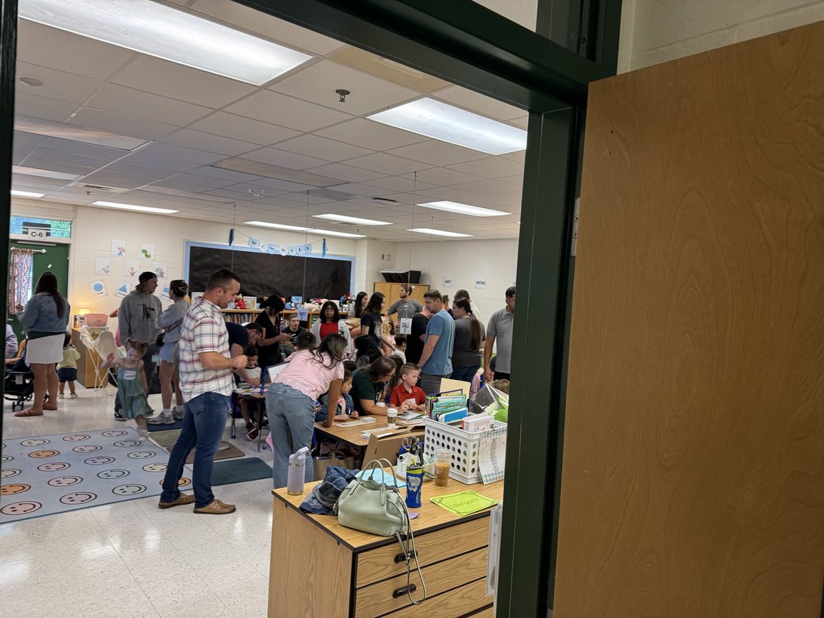 MTV_Elementary's tweet photo. Our Kindergarten Orientation and Open House went so great today! We would like to thank all of the families that attended. Looking forward to a wonderful BTSN! https://t.co/IDmUw4hS8n