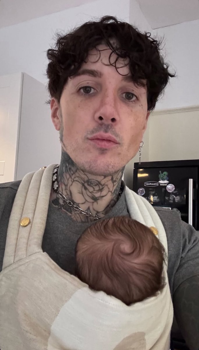 ANTIVISTSLAYER's tweet image. he is really a dad 😭