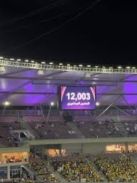 majed_alshibani's tweet photo. كون مشجع أو حتى إعلامي يروج فكرة إعتذار الهلال عن السوبر بسبب الجماهيرية نكتة سخيفة بس مفهومة بالنظر لمن تصدر منه ، لكن مؤسسة رياضية ونادي يتبنى الفكرة ؟ هذه قمة السخرية

طيب نجرب نأخذ هالسخف والسطحية على محمل الجد:
النسخة الأخيرة من دوري أبطال آسيا لُعبت بالتجمع وفيها الهلال والنصر سويا ، ما مر عليها 4 شهور

الهلال حضر له في ربع النهائي 48 ألف متفرج
النصر حضر له في ربع النهائي 12 ألف متفرج فقط

بتعتذر لربع النهائي بالملعب ؟ نصف النهائي لم يتجاوز حضور جمهور النصر 28 ألف مشجع فقط

بدون ما نتطرق لمباراة الاهلي فريق سعودي ومضيف البطولة واختلط المدرج بجمهور الهلال والاهلي ، مباراة غوانغجو لوحدها عدد حضورها (48 ألف) أعلى من عدد مباراتي النصر مجتمعة (40 ألف للمباراتين في ملعبين مختلفين ودورين مختلفين).

الفارق الحقيقي ماهو بس في الرقم
بل في أن أحدهم يتكئ في شعبيته على إرثه ومنجزه ، ويستمد جماهيريته من تاريخه ، والآخر يتكئ على لاعب صنع تاريخه ومجده كله خارج هذا النادي

شتااااااان