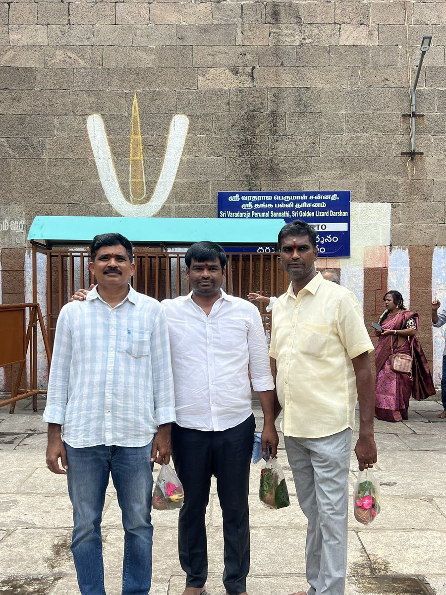 VijayJADAV6464's tweet photo. Visited Sri Kanchi Kamakshi Amma Temple Hindu temple in Kanchipuram, Tamilnadu with Rajshaker Reddy Anna and Ramesh Babu sir https://t.co/WEuiyrI6QC