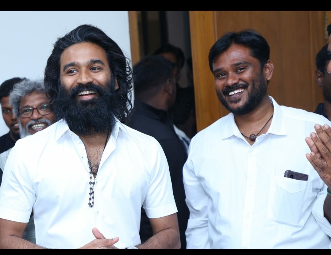 ddhanusharavin1's tweet photo. Happy Birthday to our gem of Villupuram &amp; kallakurichi district @DhanushAppuVm @DhanushAppuVK sir - Love is life 🍰🎉

#HBDdhanushappu 
#villupuram #kallakurichi
@dhanushkraja 
@DhanushFc https://t.co/W8SDrwijuN