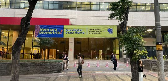 TRE instala postos de atendimento ao eleitor em instituições parceiras (na foto, prédio do <a href="/tjmgoficial/">TJMG</a>). É mais uma medida para facilitar o acesso dos cidadãos aos serviços da JE e ampliar o cadastramento biométrico em Minas.
Saiba mais: tinyurl.com/2s35trxc