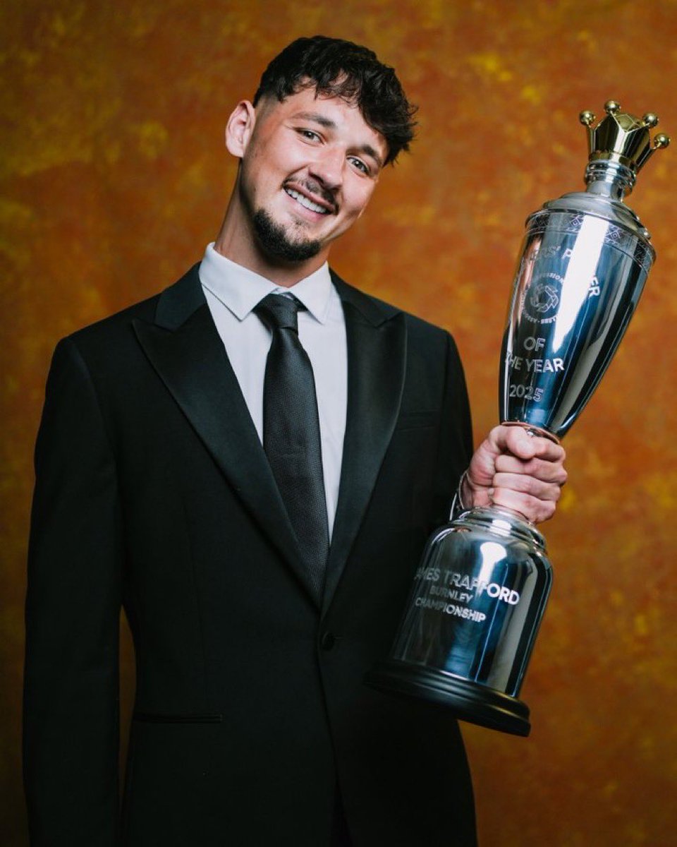 🚨🚨| OFFICIAL: James Trafford is the PFA Championship Players' Player of the Year. 🏆