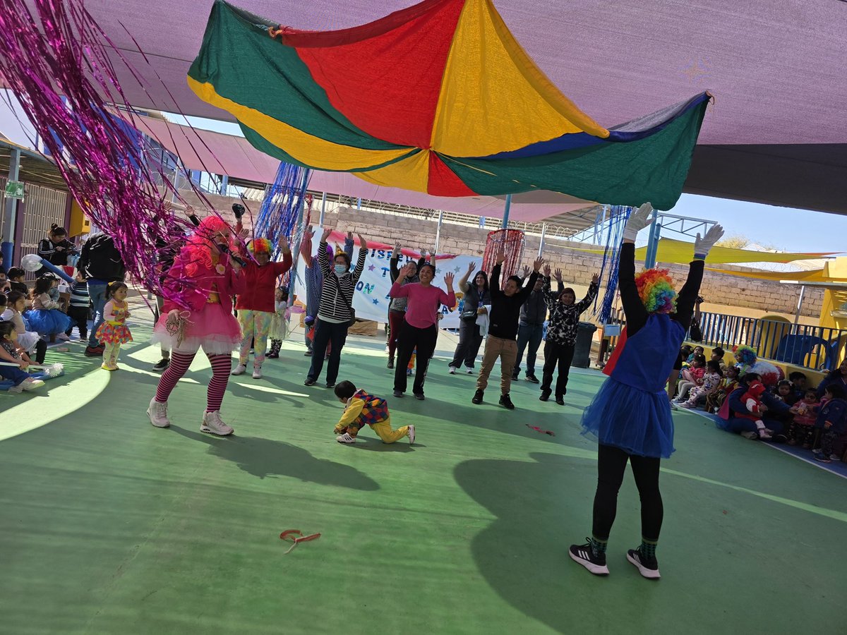 El Jardín Infantil Tamarugo de #Calama celebró el Día de la Niñez con un Circo 🎪 donde las 👧🏻 y 👦🏻, junto a sus familias, pudieron fomentar y expresar su creatividad artística y expresión corporal 🥰❤️
