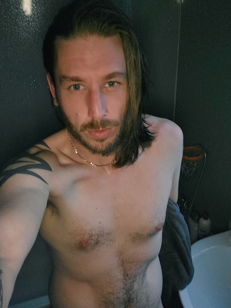 Franky_Strange's tweet photo. Fresh out the bath rare face pic moment haha #Alpha #FinDom #CashMaster #Curvy #VersDom https://t.co/YcGv7hSlwt