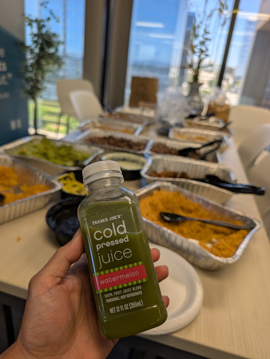 homieblogger's tweet photo. Taco Tuesday at the office but I'm staying strong to my diet! My Self sacrifice & discipline is my REAL reward 🦾 #HealthyEating #HealthyLiving #sober #EatRight #mindfulness #innerpeace #meditation #HealthyHabits #PositiveVibes #motivation #gymlife https://t.co/DiMEmDZciR