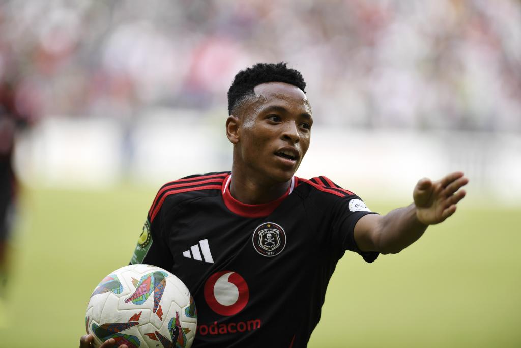Lorenz Kรถhler (@lorenz_ko) on Twitter photo Minnesota United have made a $2-million bid to Orlando Pirates for winger Relebohile Mofokeng.
Talks ongoing as per <a href="/tombogert/">Tom Bogert</a> ๐๏ธ Minnesota United have made a $2-million bid to Orlando Pirates for winger Relebohile Mofokeng.
Talks ongoing as per <a href="/tombogert/">Tom Bogert</a> ๐๏ธ