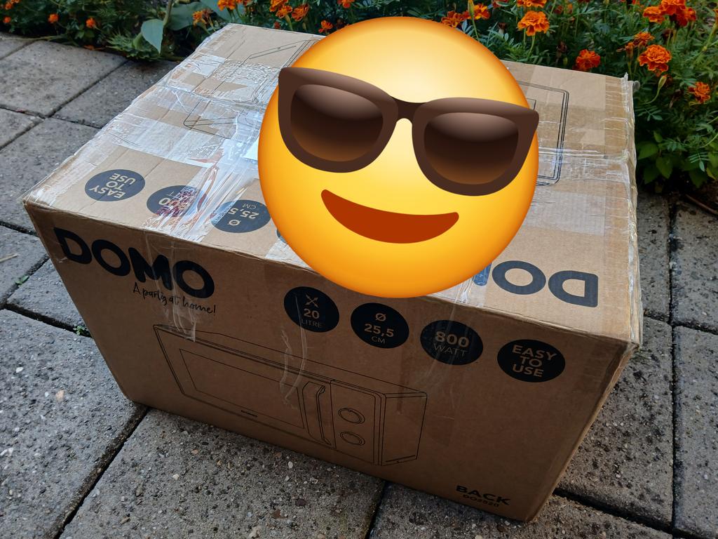 De zomerstop is nog niet voorbij of ik kreeg vandaag alweer de eerste doos met kleding binnen #HouVast 
Dank je wel  ❤️ <a href="/ik_jeweetwel/">LuXiënne</a> 

Ook helpen? Zie mijn vastgemaakte tweet 👔👕👗👖. 
Meer info 📞 06 28392764.