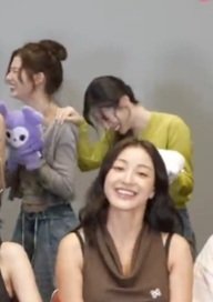 KHowerd's tweet photo. 🥹🥹
#DAHYUN #다현 #ダヒョン #SANA #사나  #サナ #SAIDA #TWICE https://t.co/Xv9afevUPI