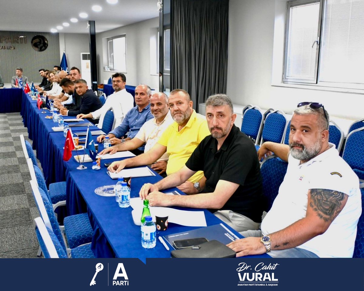anahtarpartiist's tweet photo. Anahtar Parti İstanbul İl Başkanı Sayın Op. Dr. Cahit Vural başkanlığında haftalık yönetim kurulu toplantımızı gerçekleştirdik. 

Toplantımızda alınan kararların hayırlara vesile olmasını diliyoruz. https://t.co/LYrYJGd8TB